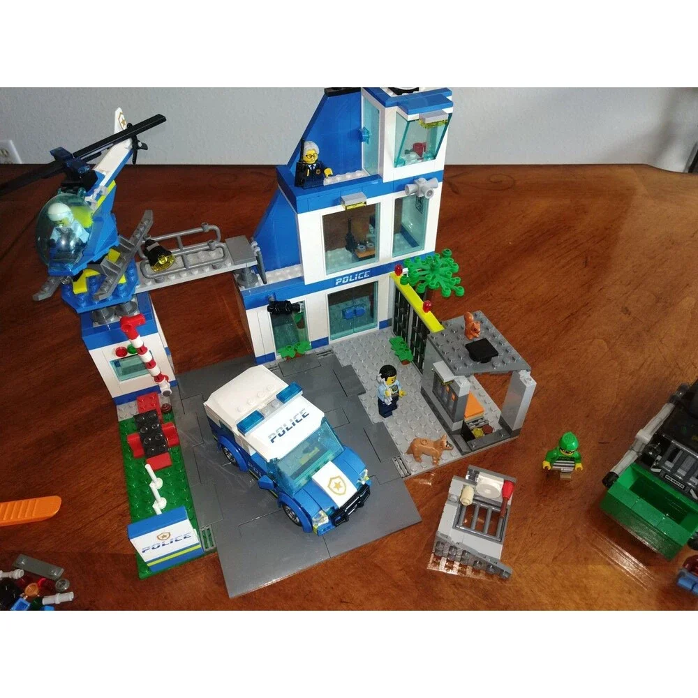 Lego City Police Station 60316 Mostly Complete - Garbage Truck Helicopter Police